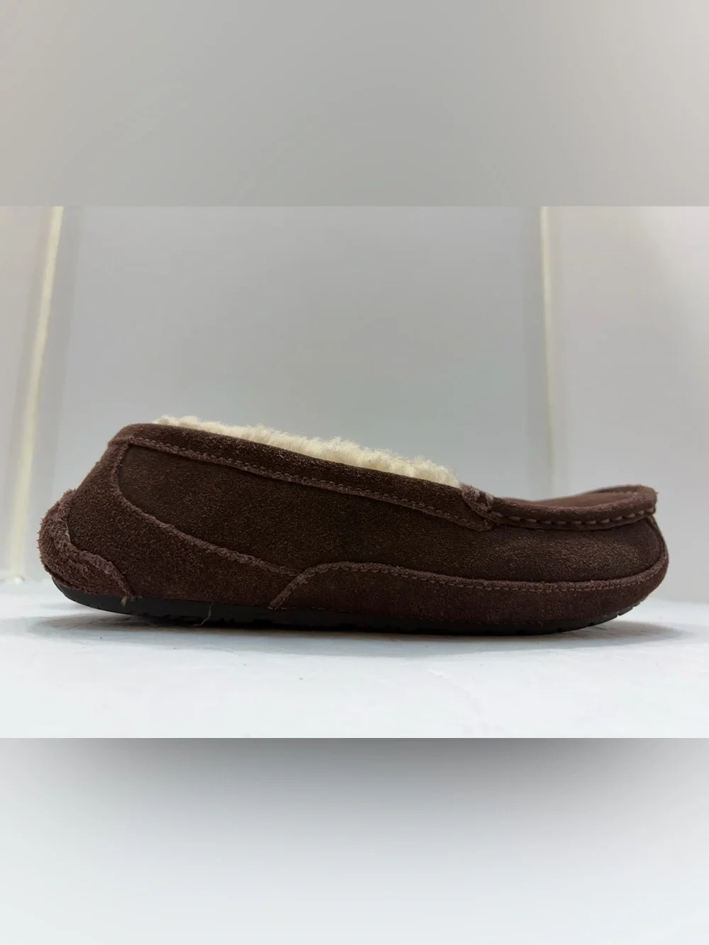 UGG Kids/Youth Ascot Slipper Espresso Brown Size US 4 (Womens US 6 / EU 34)